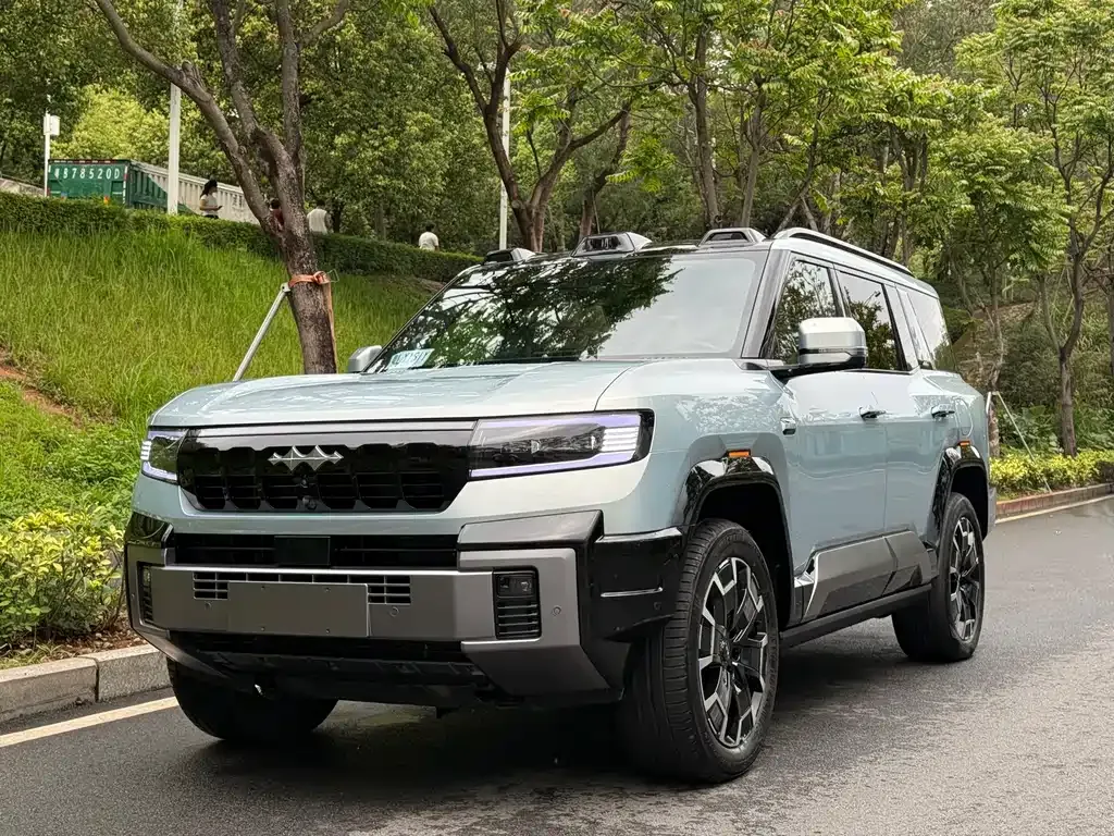 Fang Cheng Bao Leopard 8