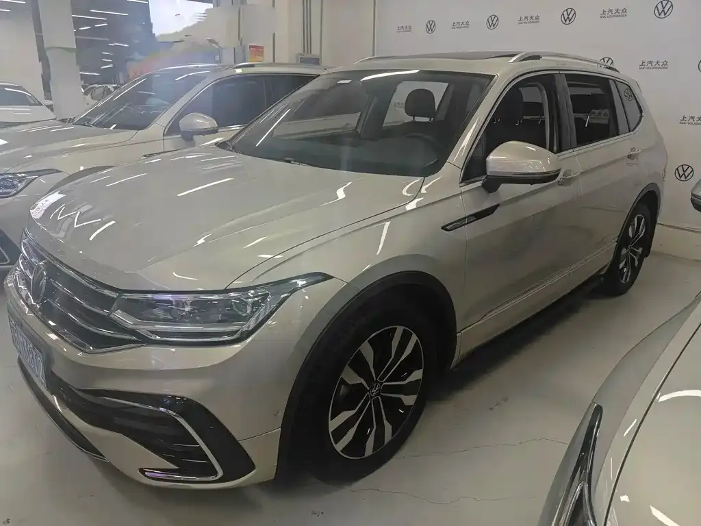 Volkswagen Tiguan L — фото 1