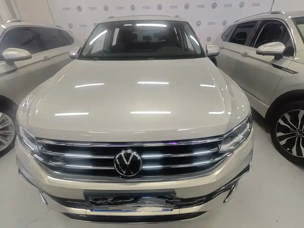 Volkswagen Tiguan L — фото 6