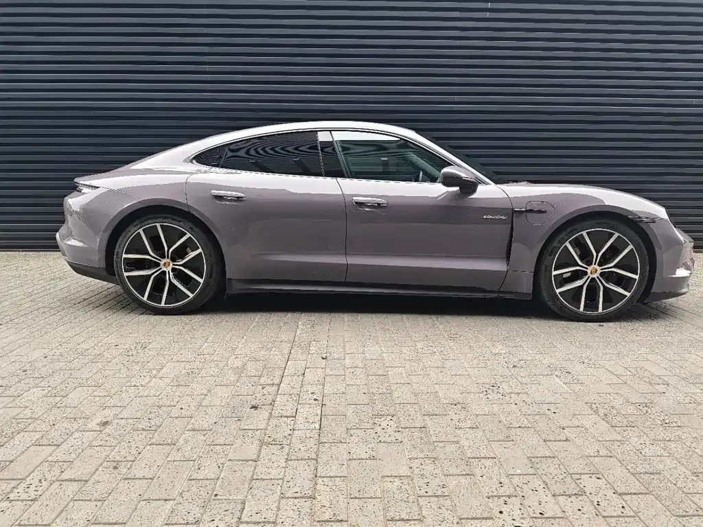 Porsche Taycan — фото 6