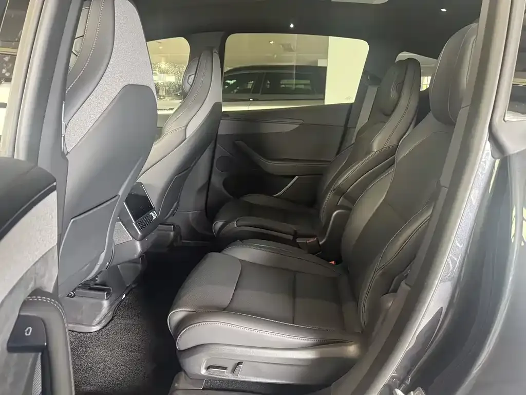 Tesla Model Y L 2026 из CN, фото 3