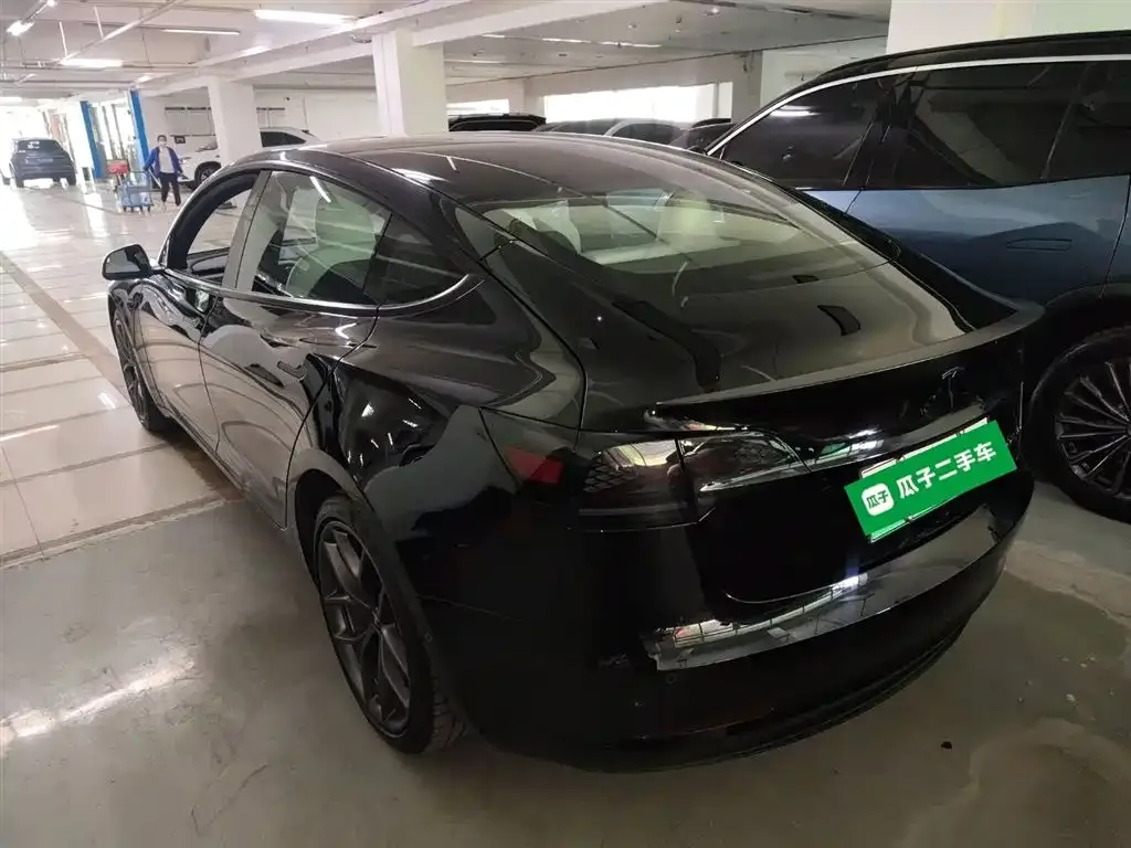 Tesla Model 3 — фото 9