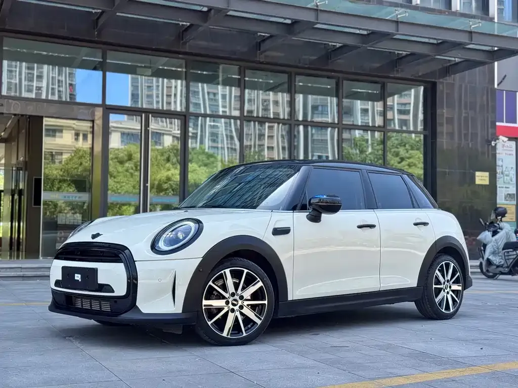 MINI Cooper (3-door) — фото 1