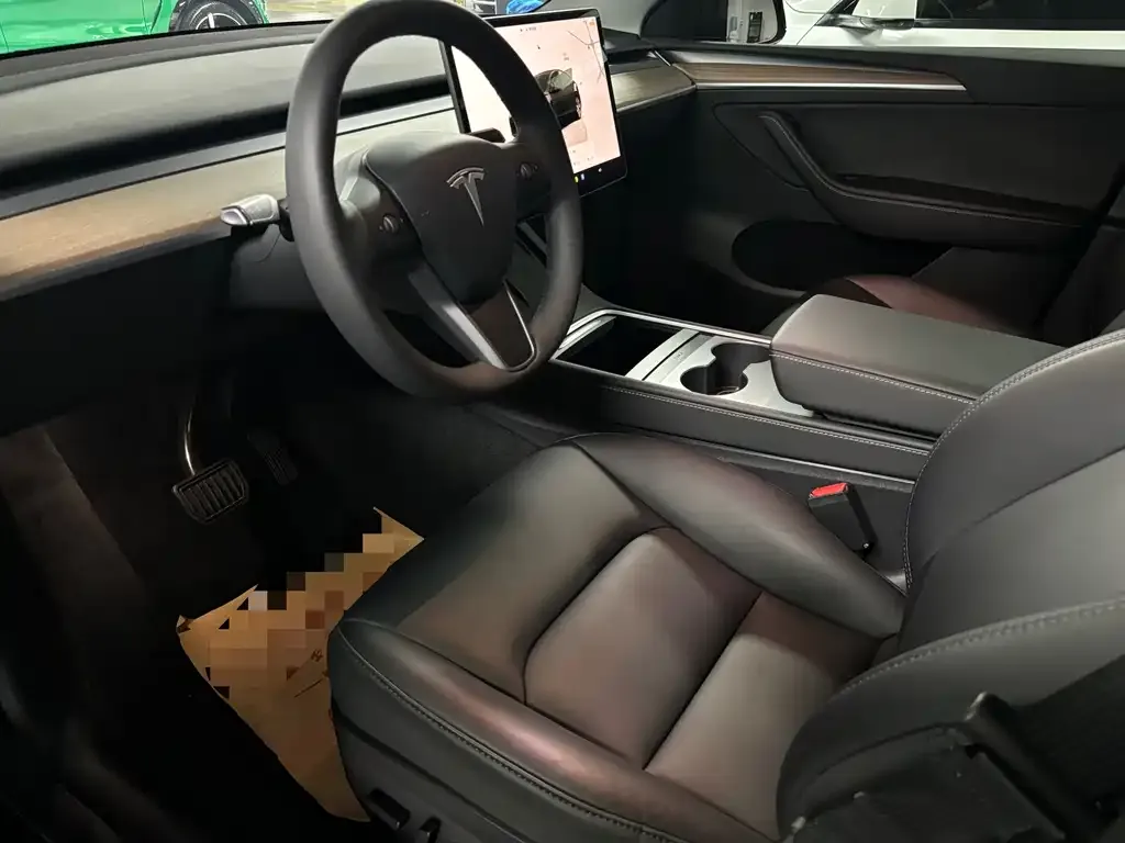 Tesla Model Y — фото 4