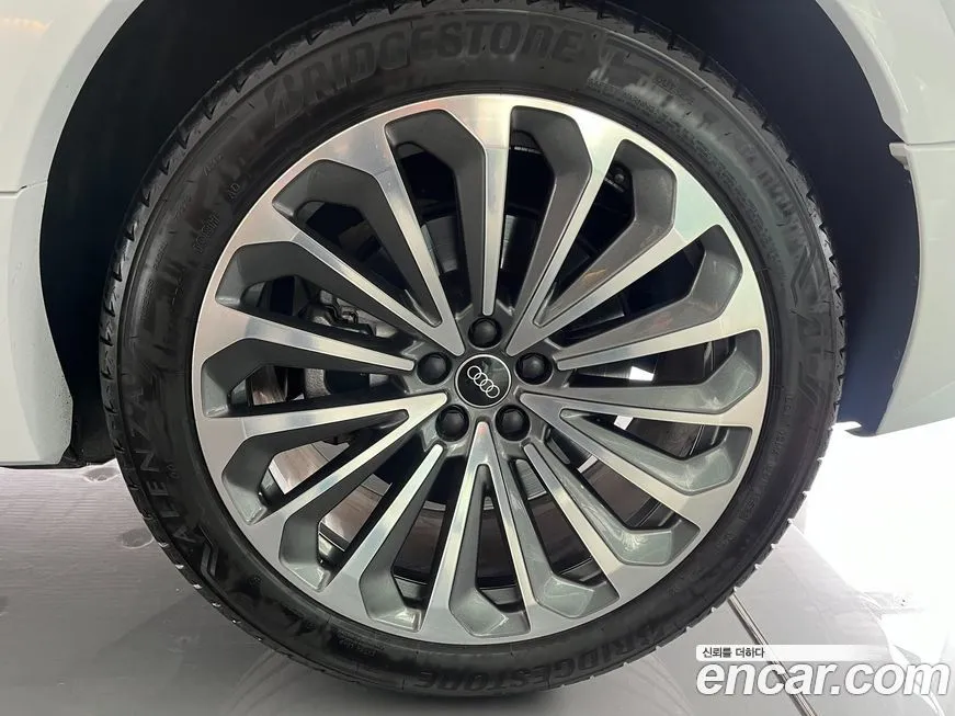Audi Q8 e-tron 2024 из KR, фото 10