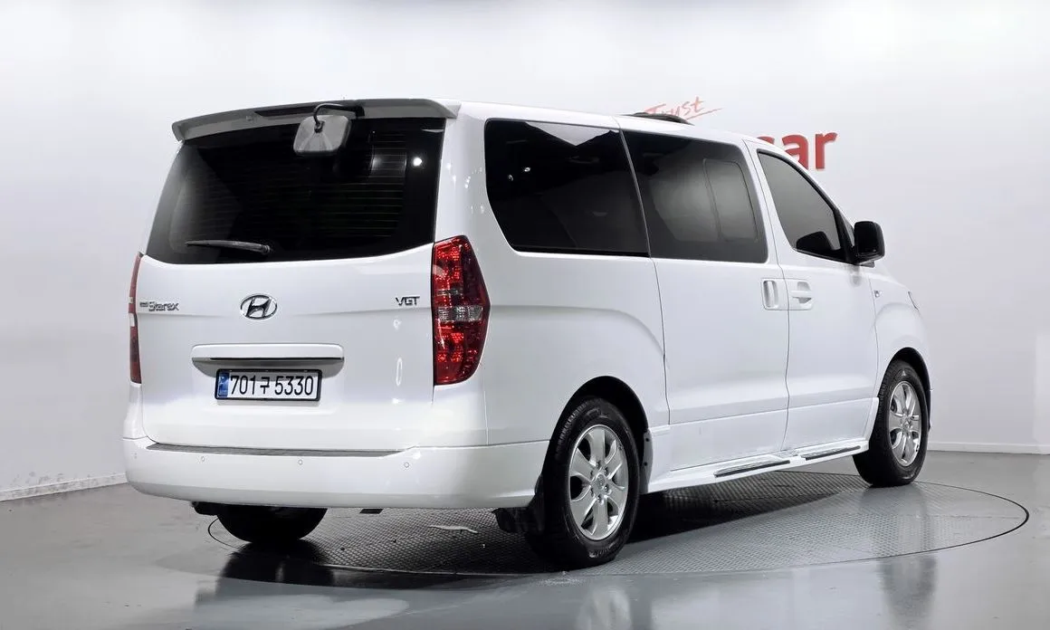Hyundai Starex — фото 2