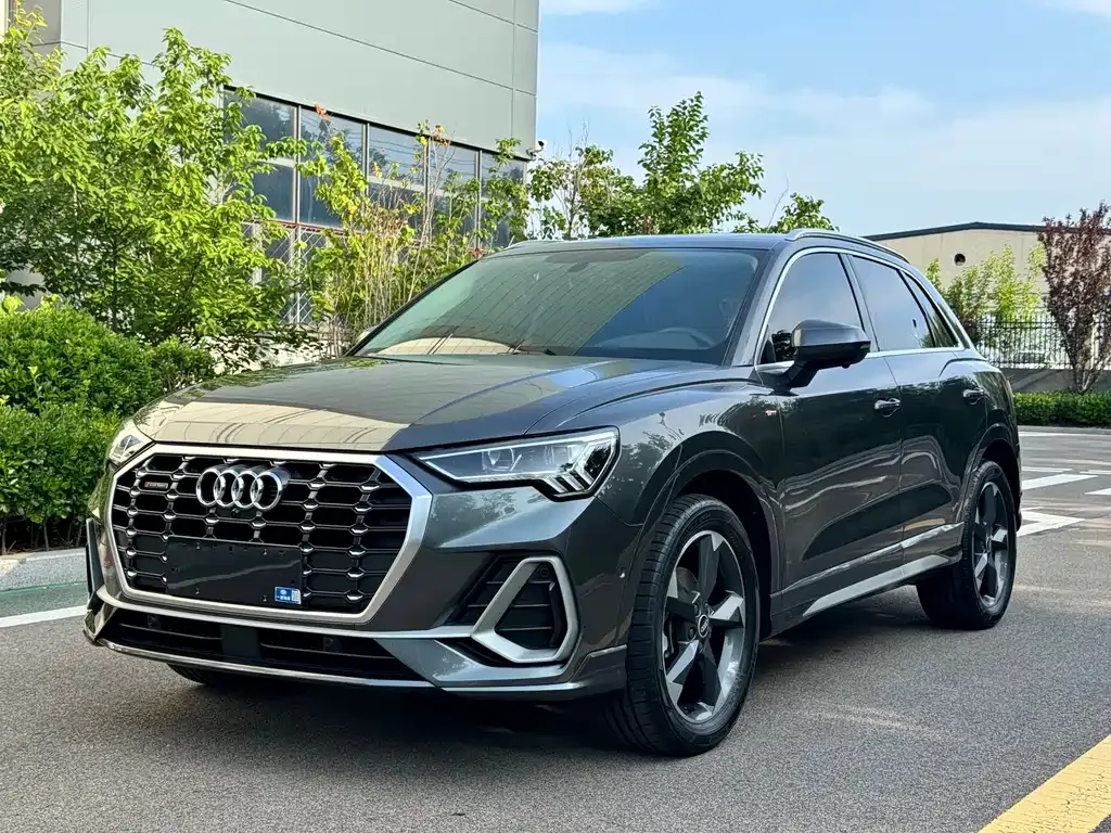 Audi Q3 — фото 1