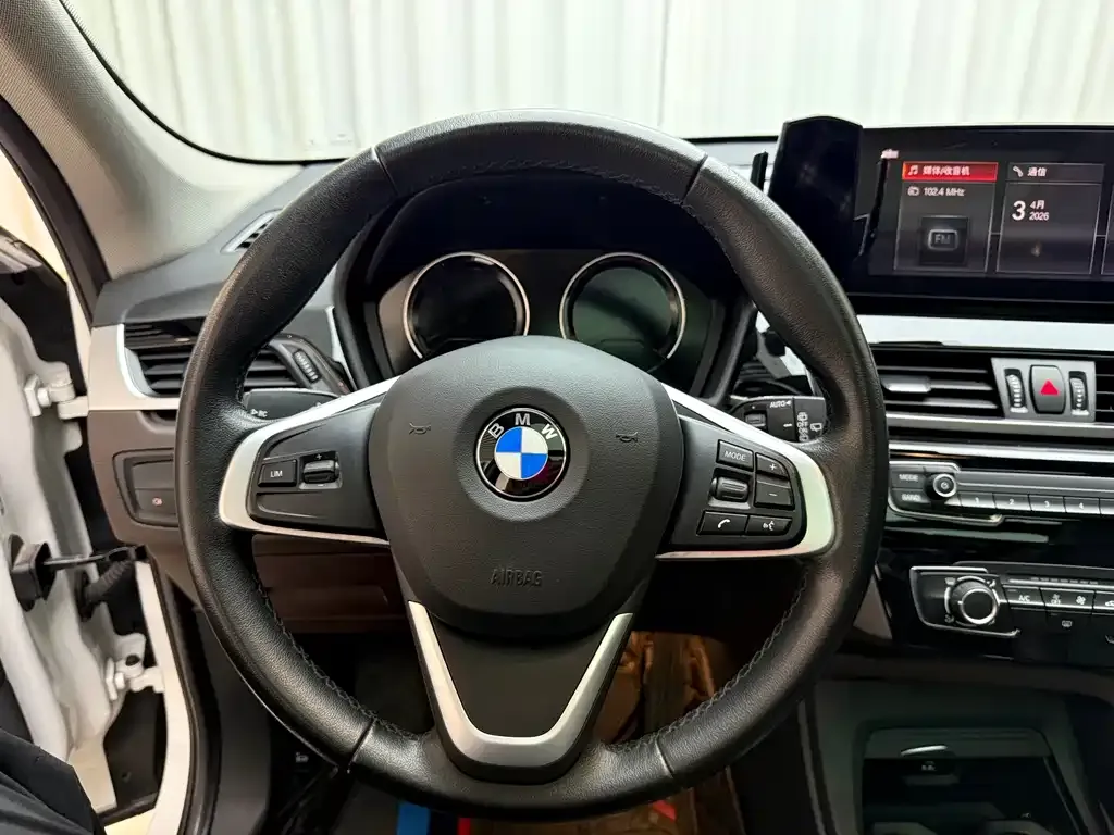 BMW X1 — фото 9