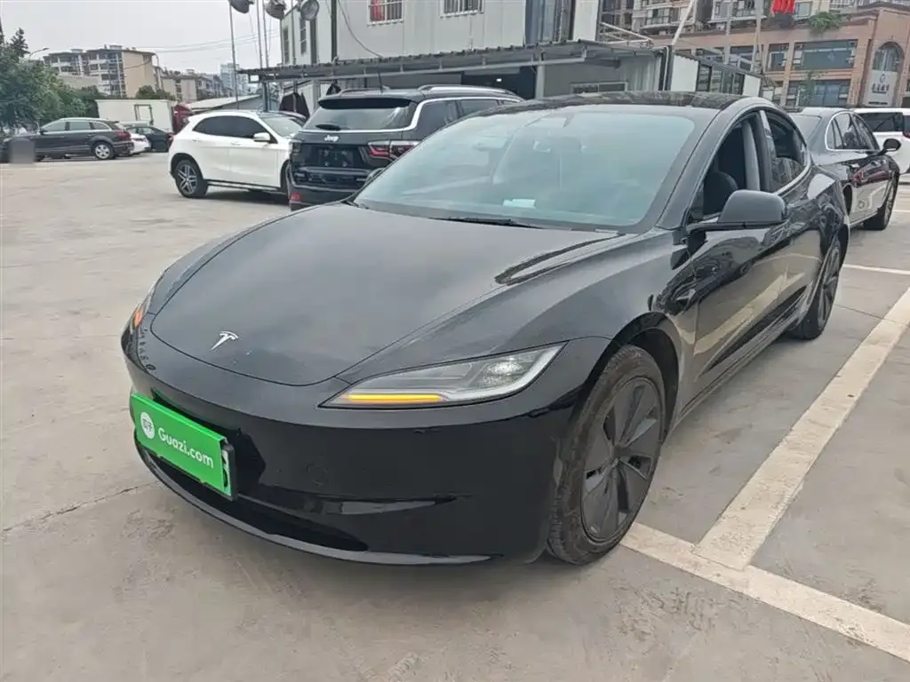 Tesla Model 3 — фото 1