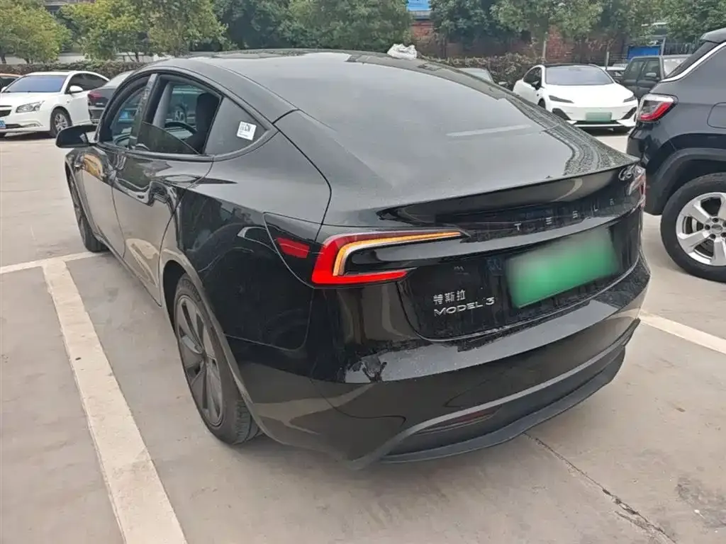 Tesla Model 3 — фото 4