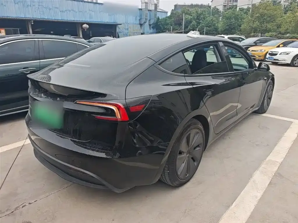 Tesla Model 3 — фото 2