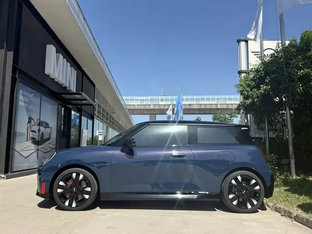 MINI JCW Electric 2025 из CN, фото 3