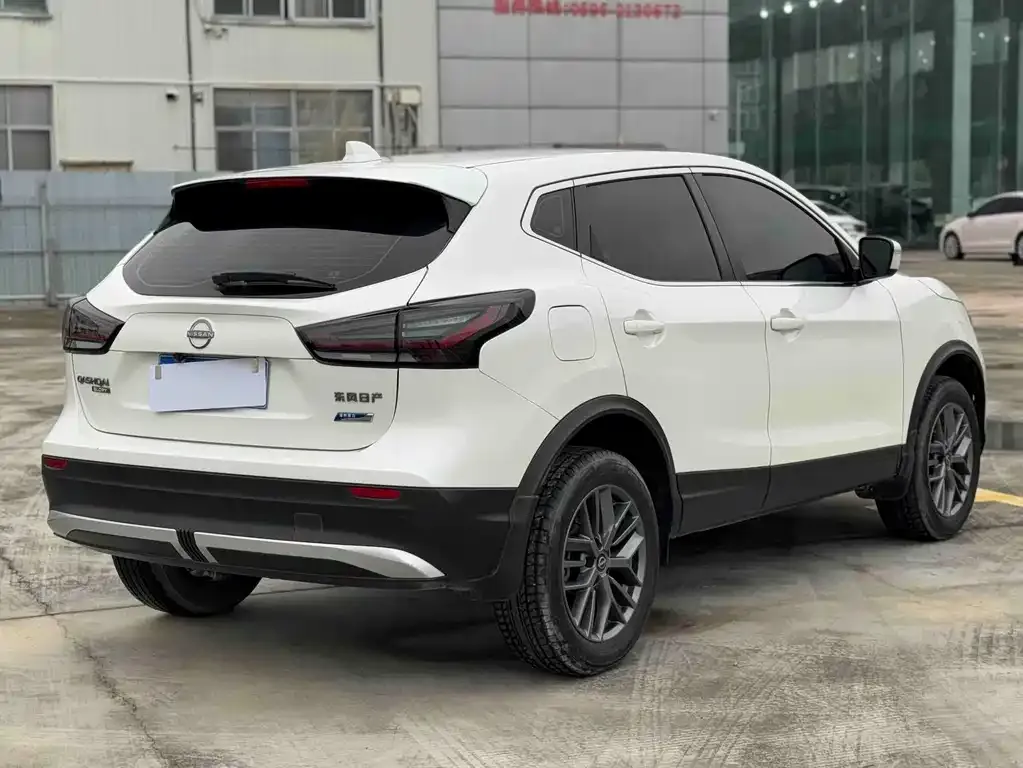 Nissan Qashqai — фото 7