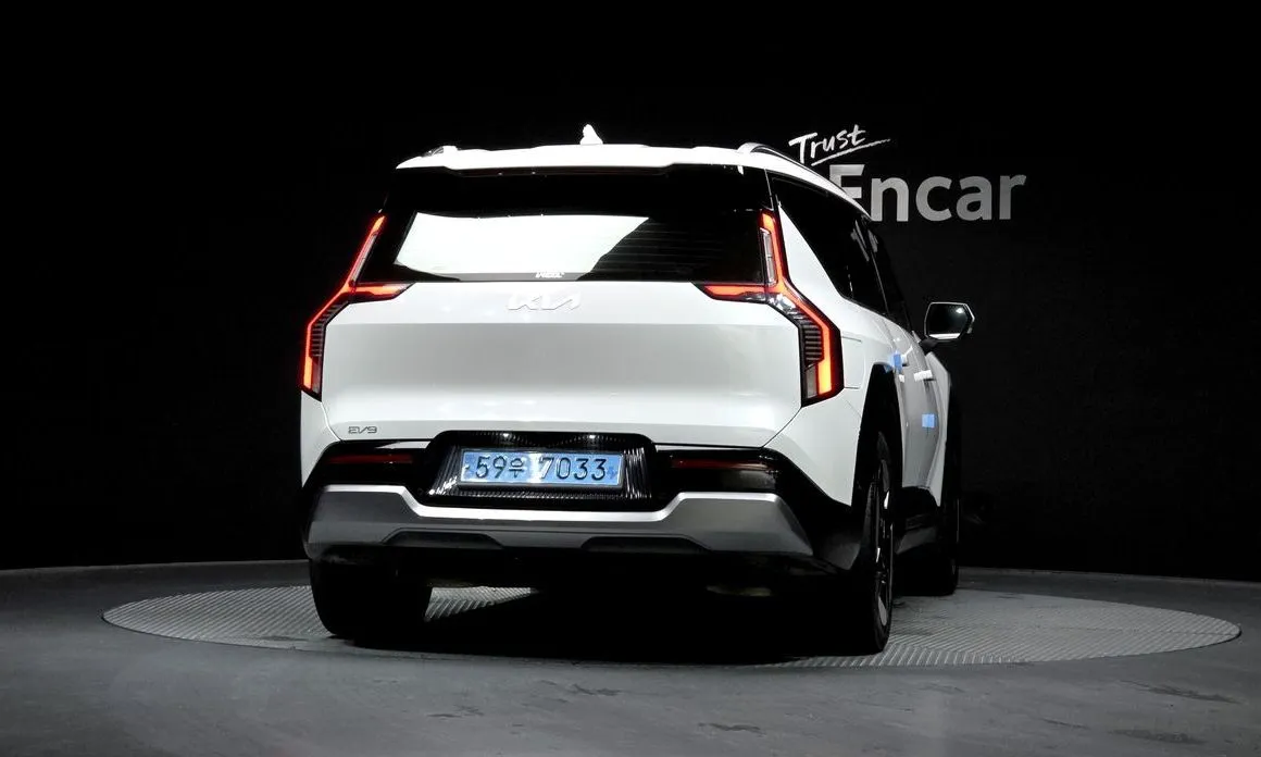 Kia EV9 2024 из KR, фото 2