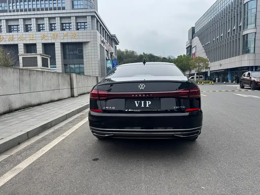 Volkswagen Passat — фото 7