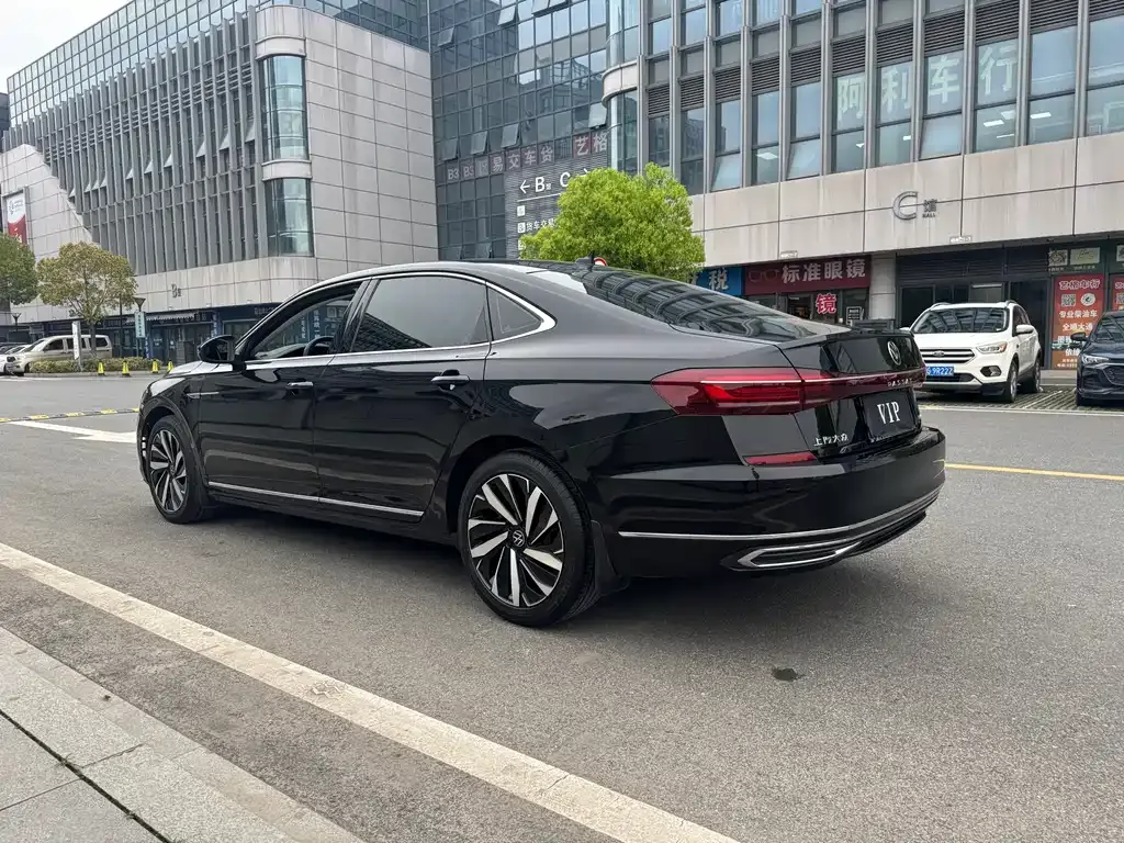 Volkswagen Passat — фото 9