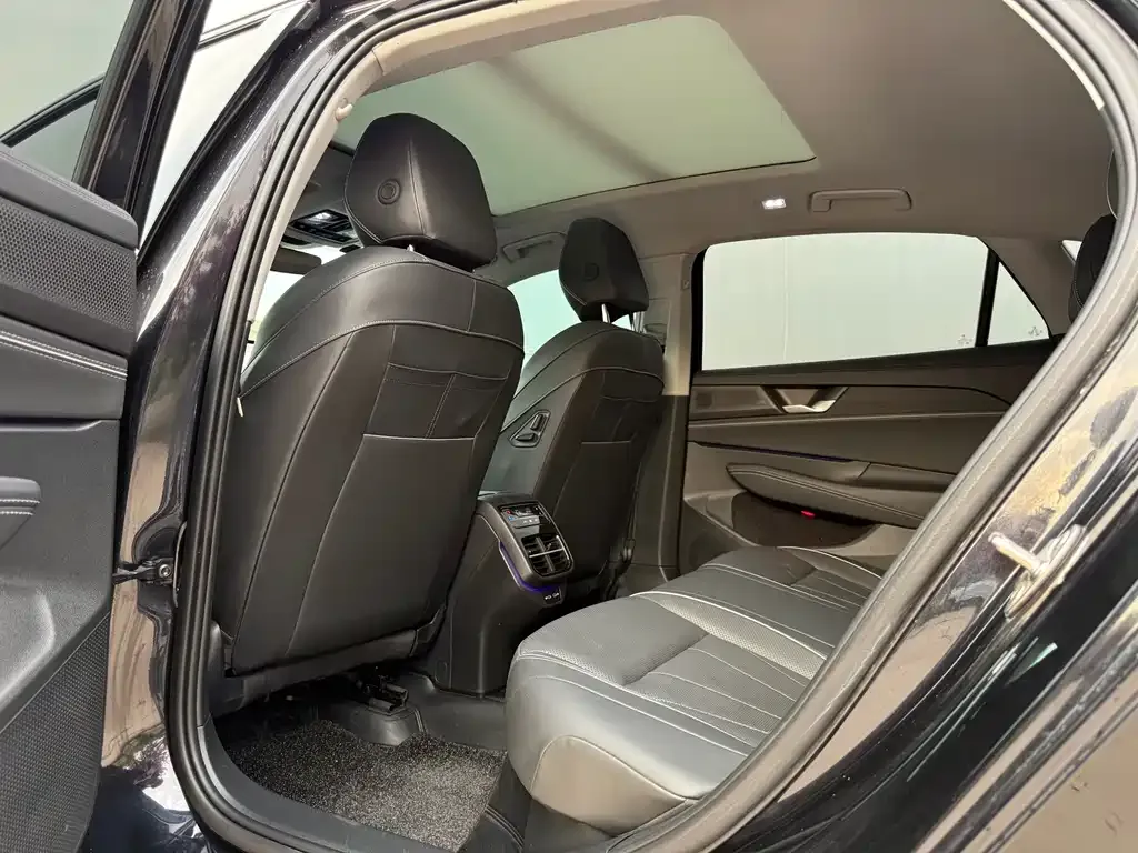Volkswagen Passat — фото 7