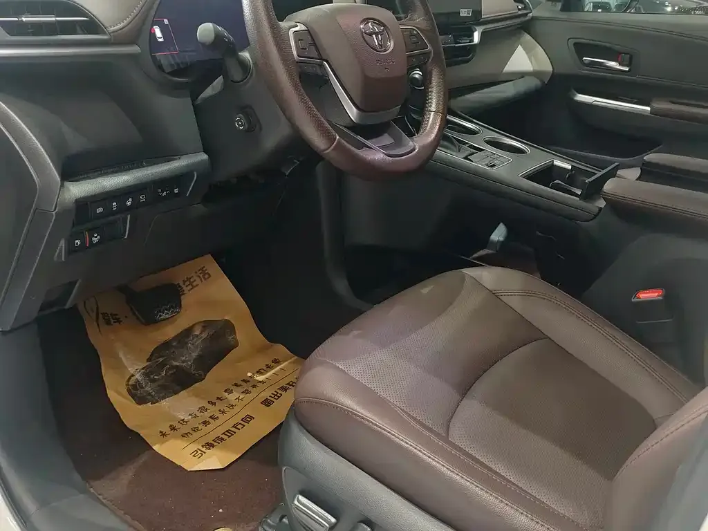 Toyota Granvia — фото 7
