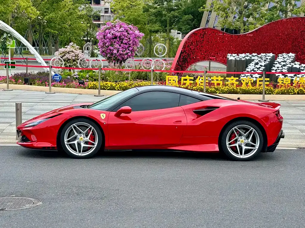 Ferrari F8 — фото 10