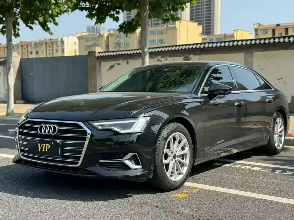 Audi A6L — фото 1