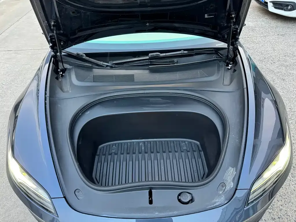 Tesla Model 3 — фото 8