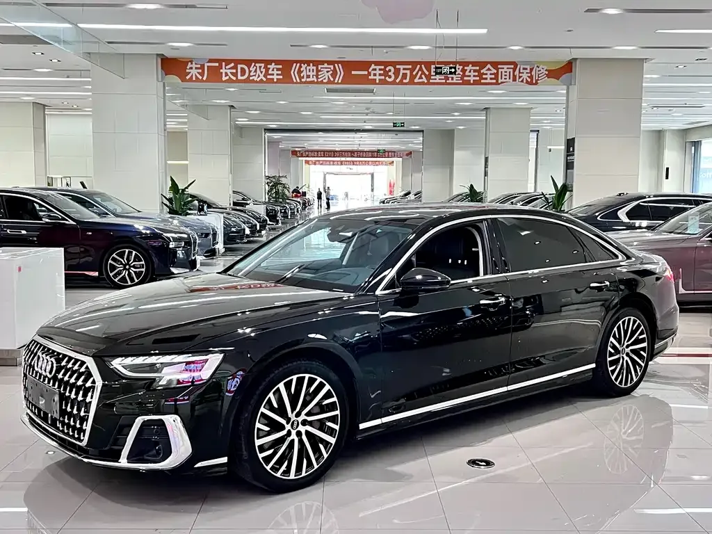 Audi A8 — фото 1
