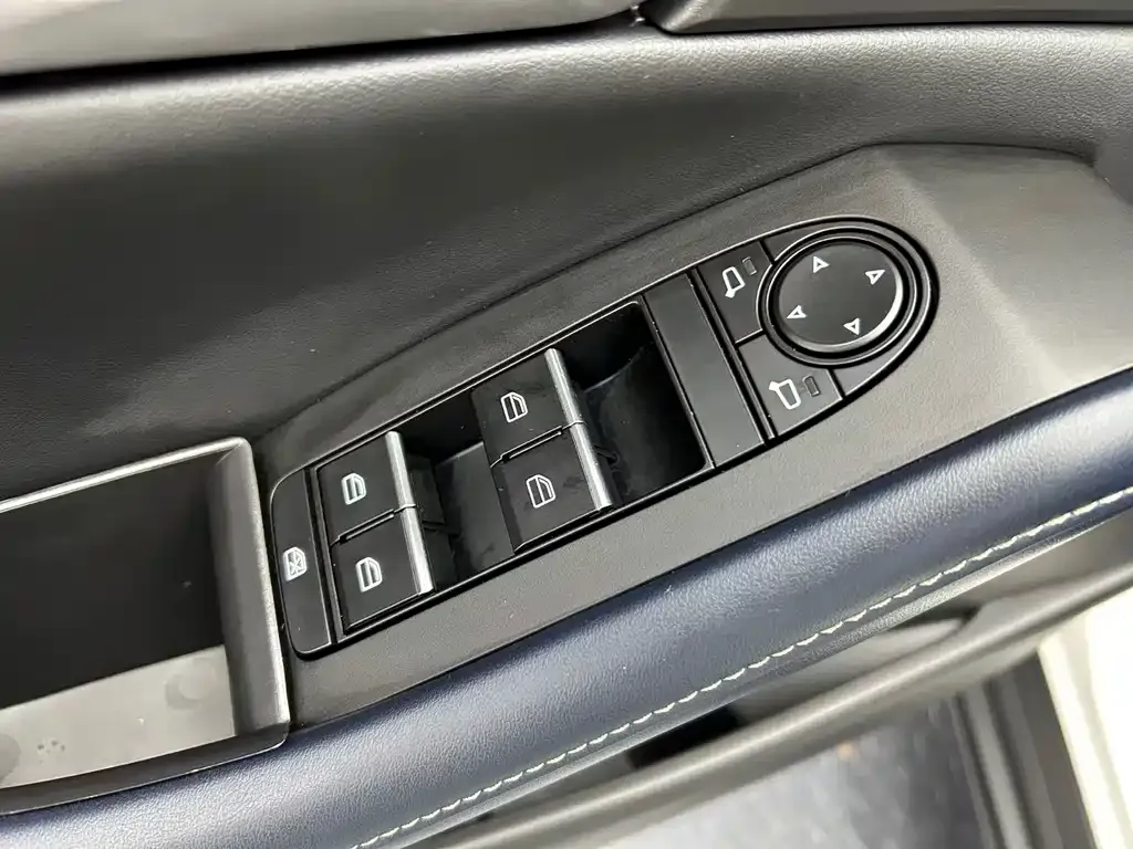 Mazda CX-30 — фото 10