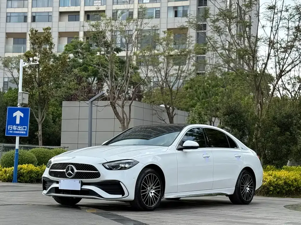 Mercedes-Benz C-Class — фото 1