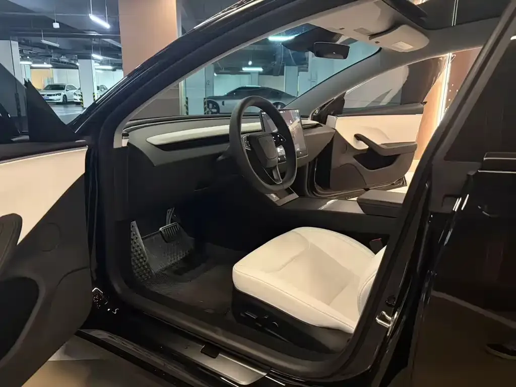 Tesla Model 3 — фото 10