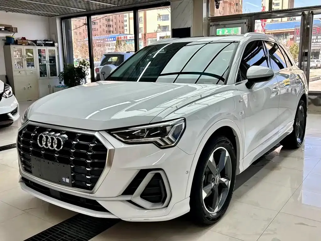 Audi Q3 — фото 1