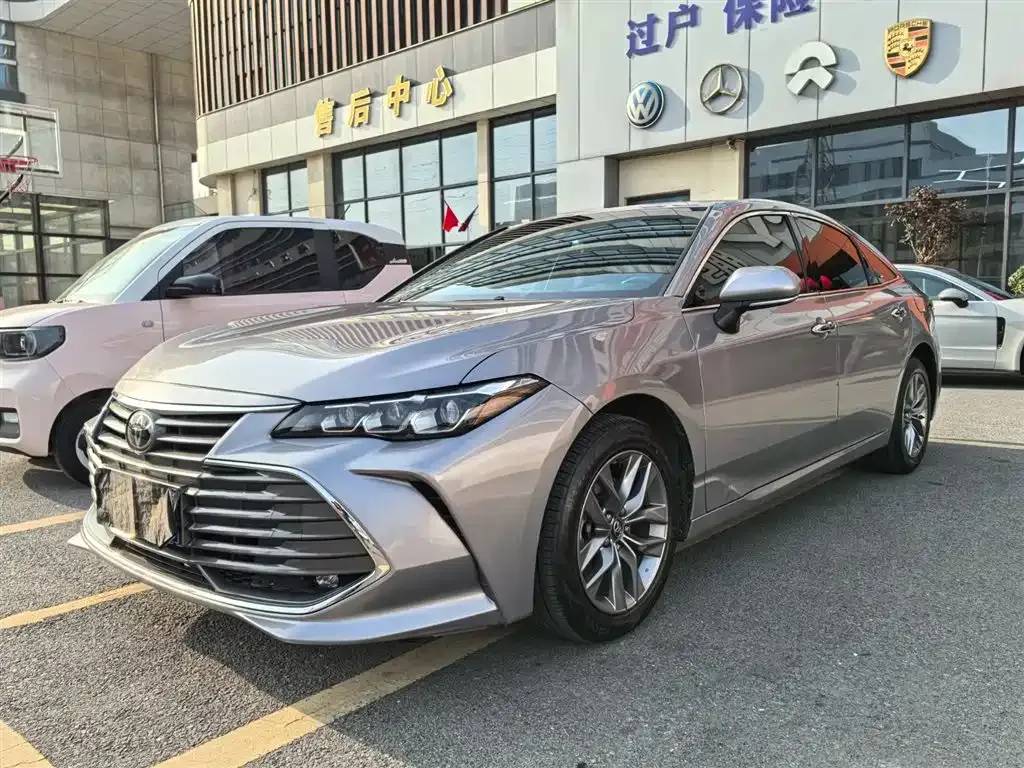 Toyota Avalon — фото 1