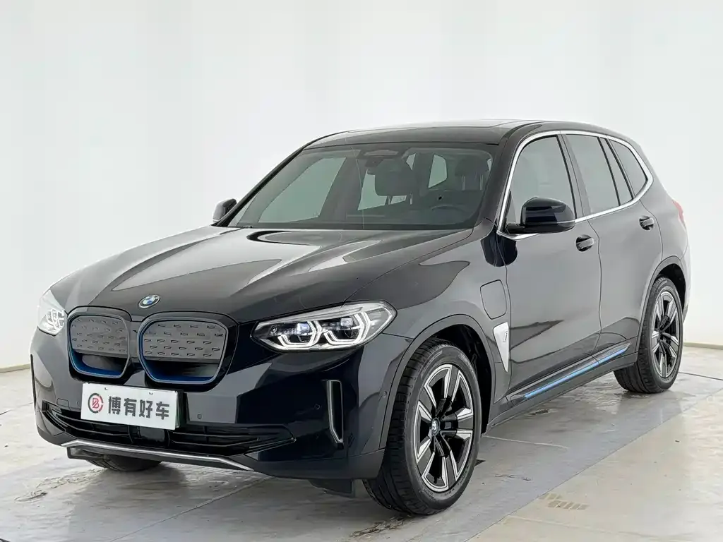 BMW iX3 — фото 1