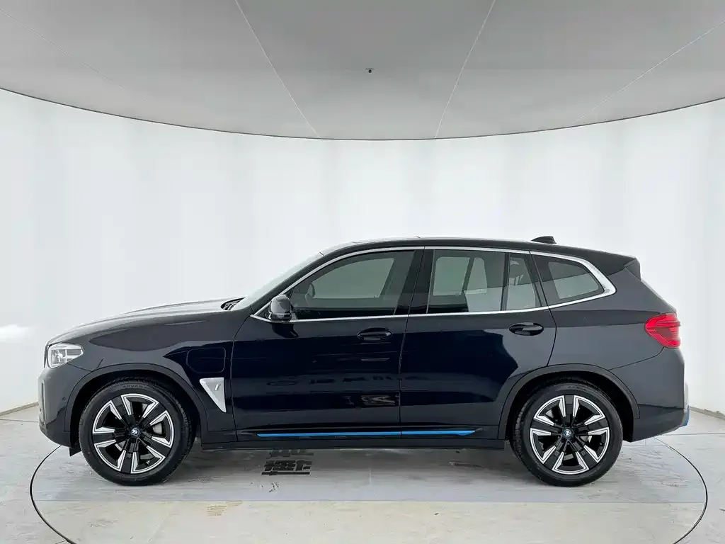 BMW iX3 — фото 3