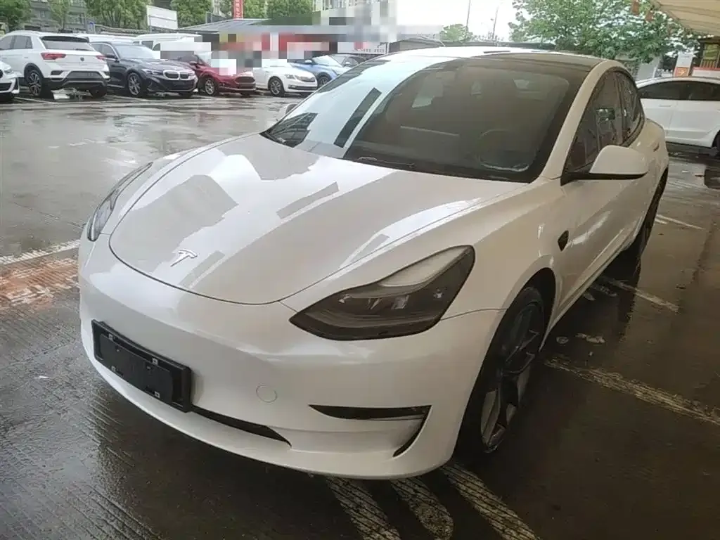 Tesla Model 3 — фото 1