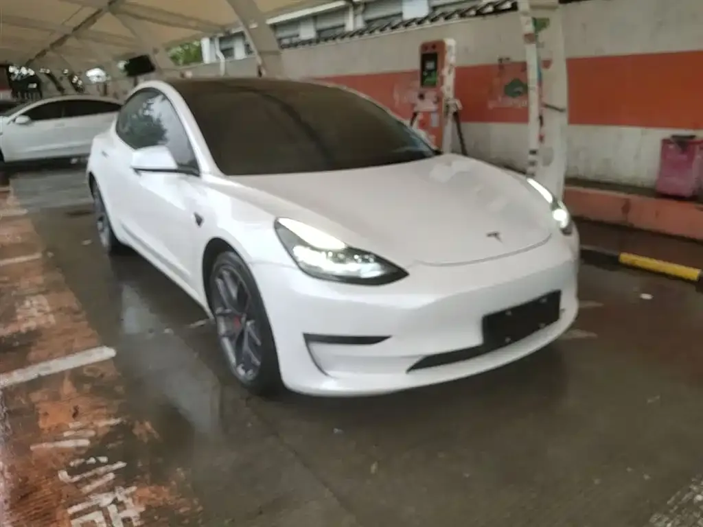 Tesla Model 3 — фото 7
