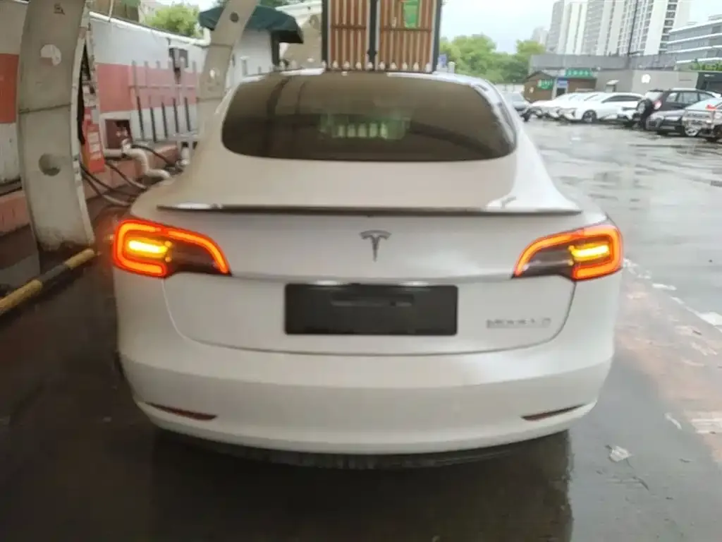 Tesla Model 3 — фото 8