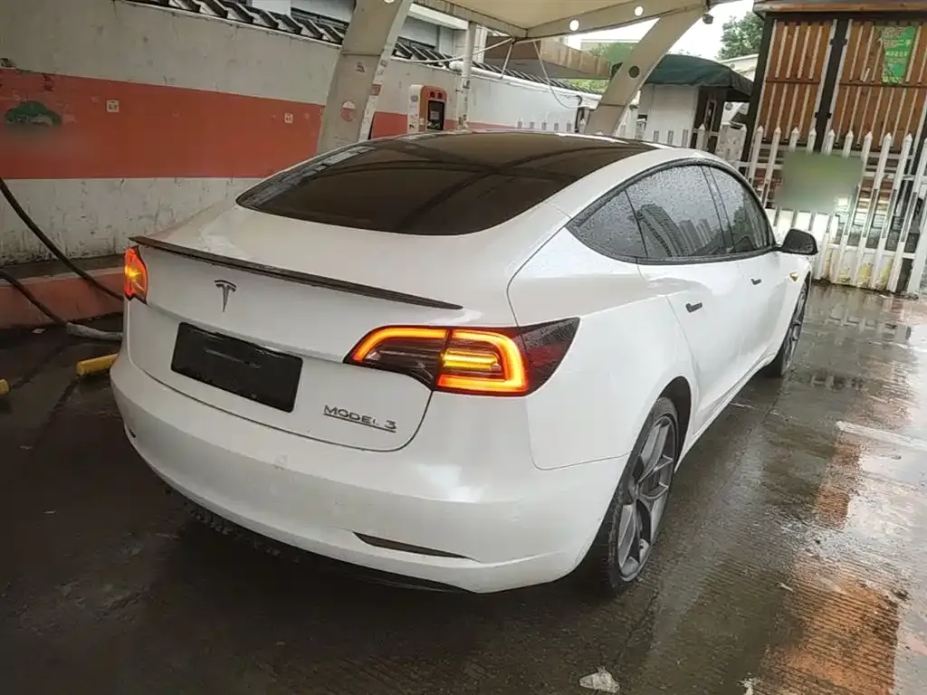 Tesla Model 3 — фото 5