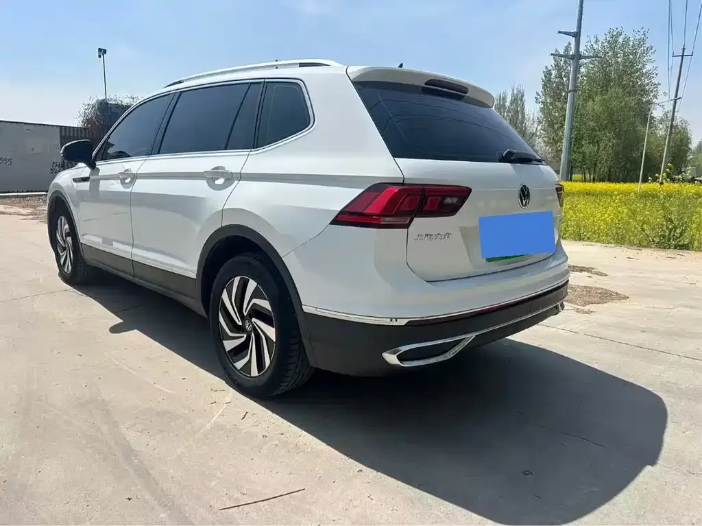 Volkswagen Tiguan L — фото 7