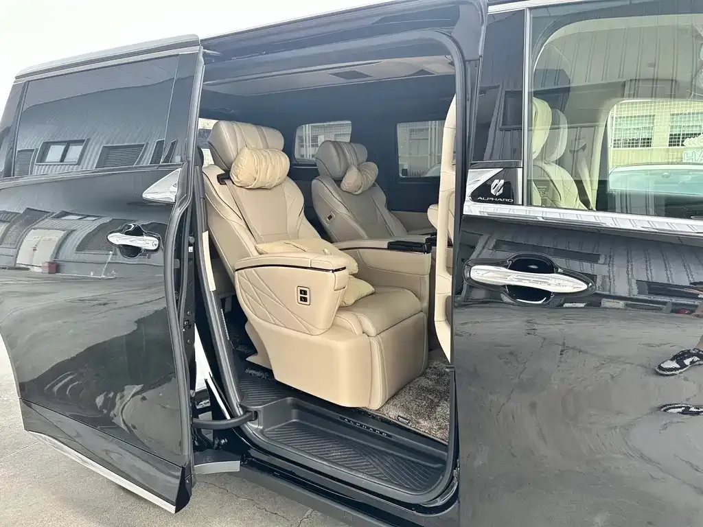 Toyota Alphard — фото 6