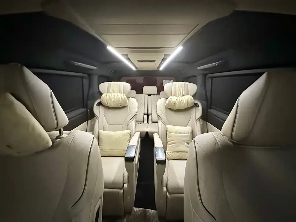 Toyota Alphard — фото 2