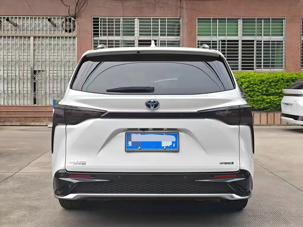 Toyota Granvia — фото 10