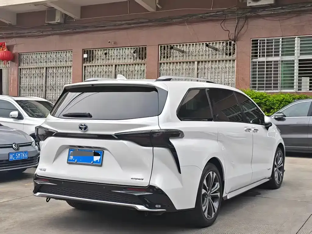 Toyota Granvia — фото 7