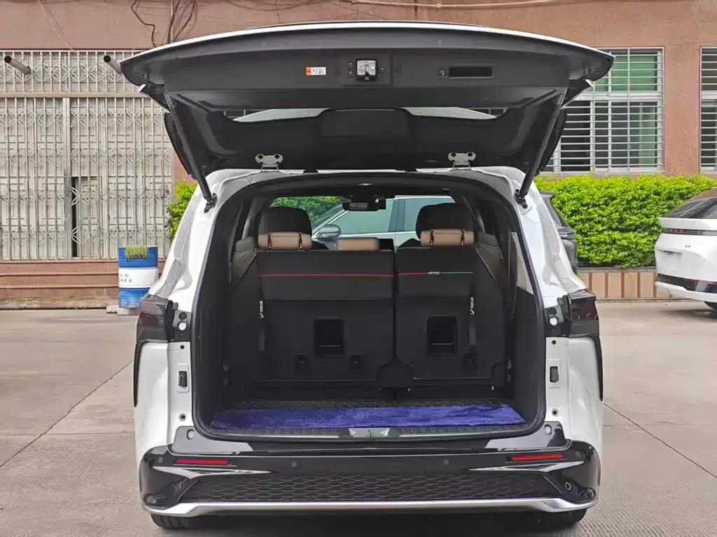 Toyota Granvia — фото 9