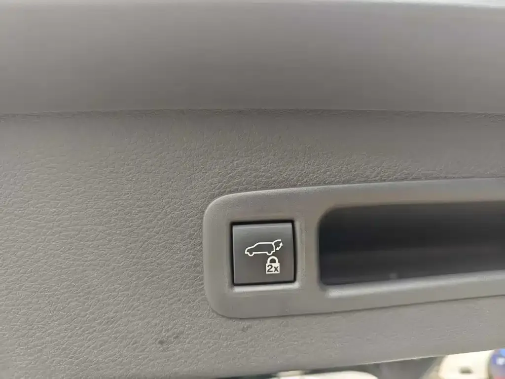 Toyota Granvia — фото 8