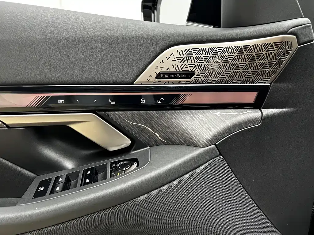 BMW 5 Series — фото 10