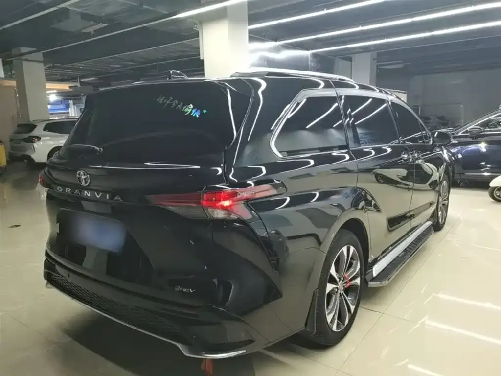 Toyota Granvia — фото 4