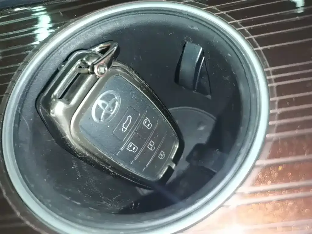Toyota Granvia — фото 10