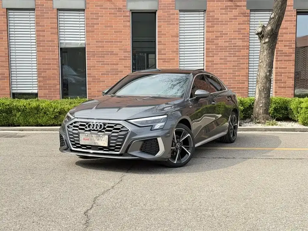Audi A3 — фото 1