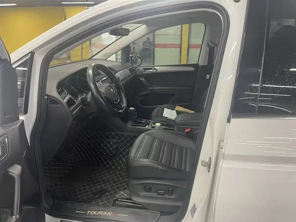 Volkswagen Touran 2021 из CN, фото 3