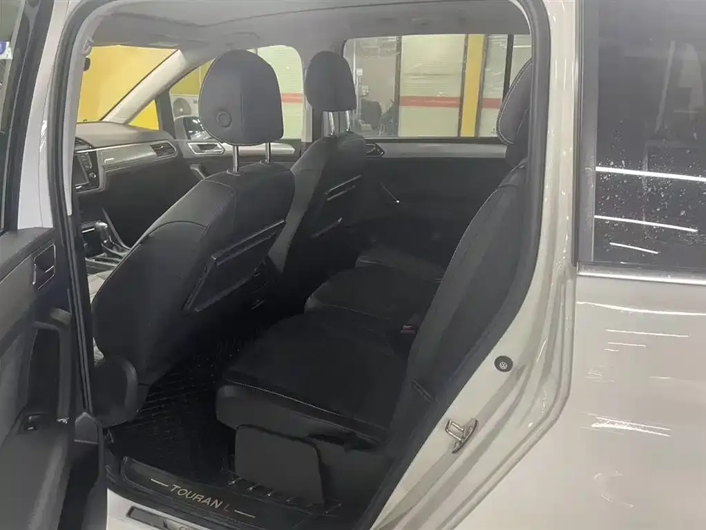 Volkswagen Touran 2021 из CN, фото 4